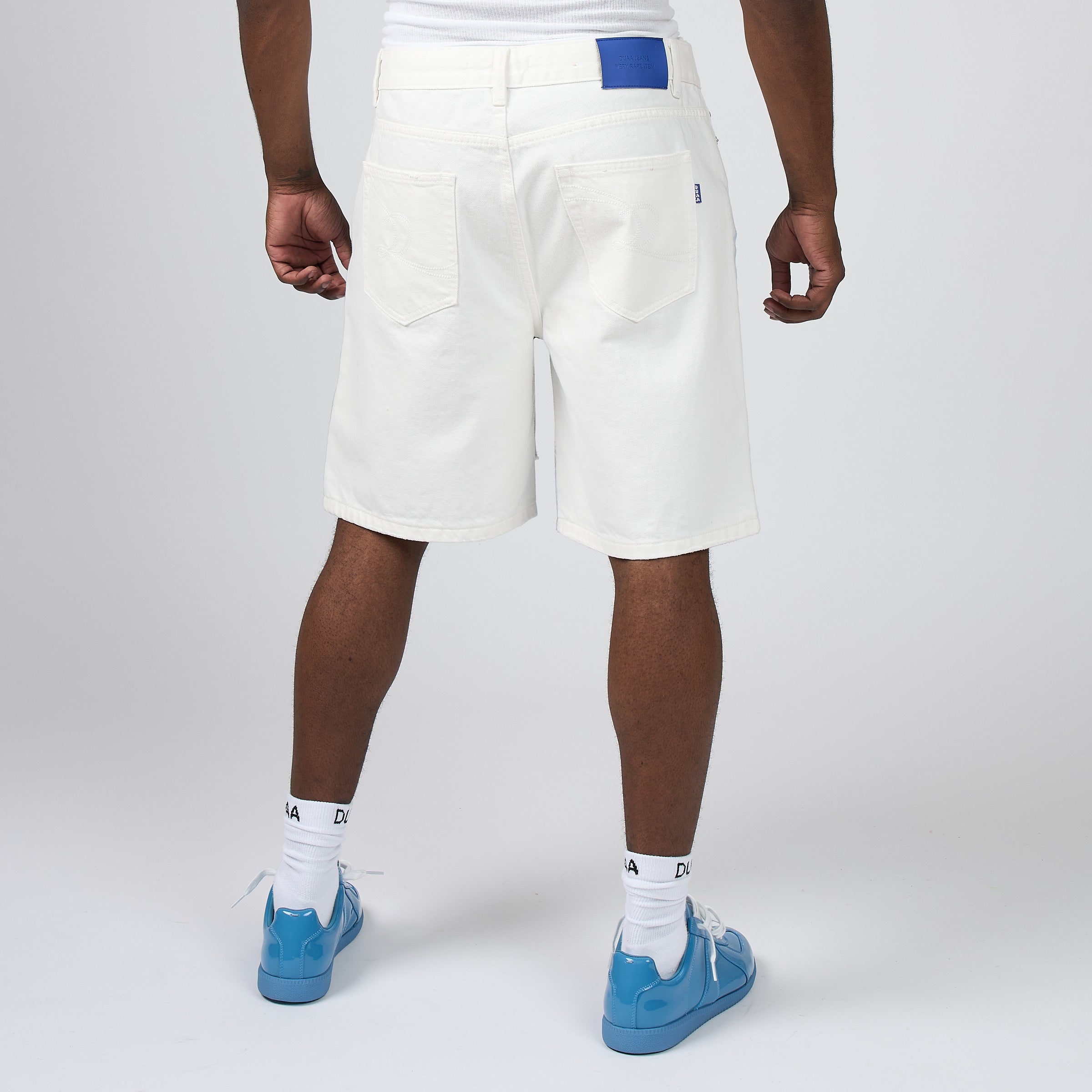 SHARK WHITE SHORT